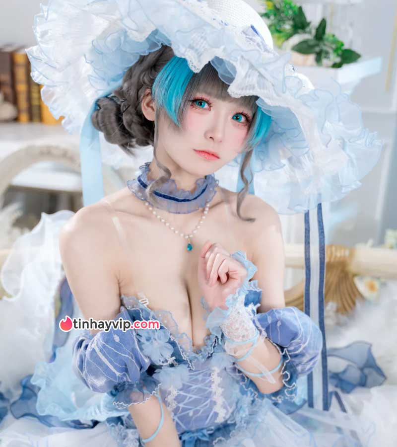 Jiuqi cosplay Cheshire Azur Lane show vòng 1 phổng phao