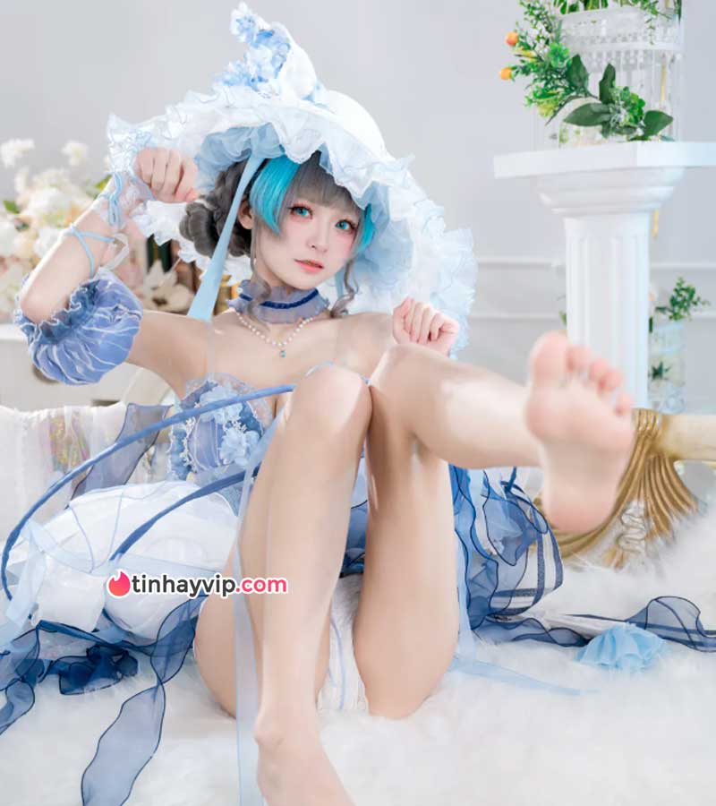 Jiuqi cosplay Cheshire Azur Lane show vòng 1 phổng phao