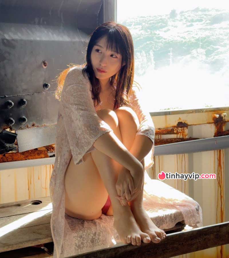 Nozomi Araki ra mắt code NTR trên tàu điện ngầm Nozomi Araki ra mắt code NTR trên tàu điện ngầm