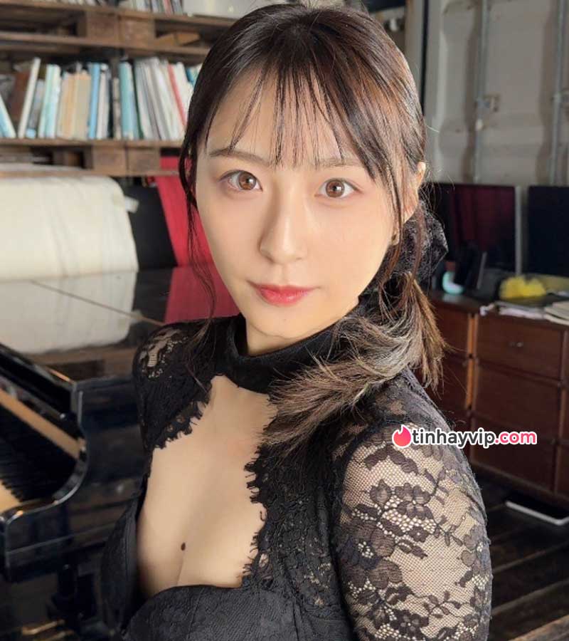 Nozomi Araki ra mắt code NTR trên tàu điện ngầm Nozomi Araki ra mắt code NTR trên tàu điện ngầm