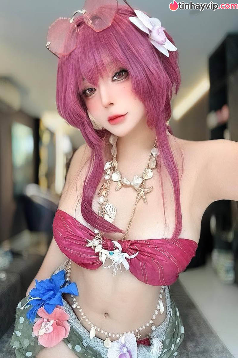 Cú lừa ngoạn mục của nữ coser khiến fan mê mệt vì chi tiết "hoang dã" này