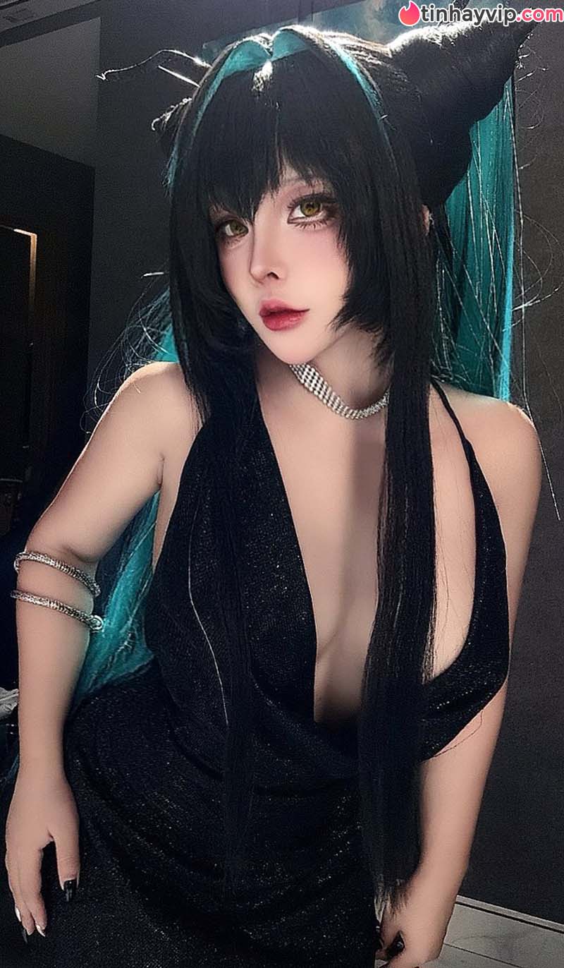 Cú lừa ngoạn mục của nữ coser khiến fan mê mệt vì chi tiết "hoang dã" này