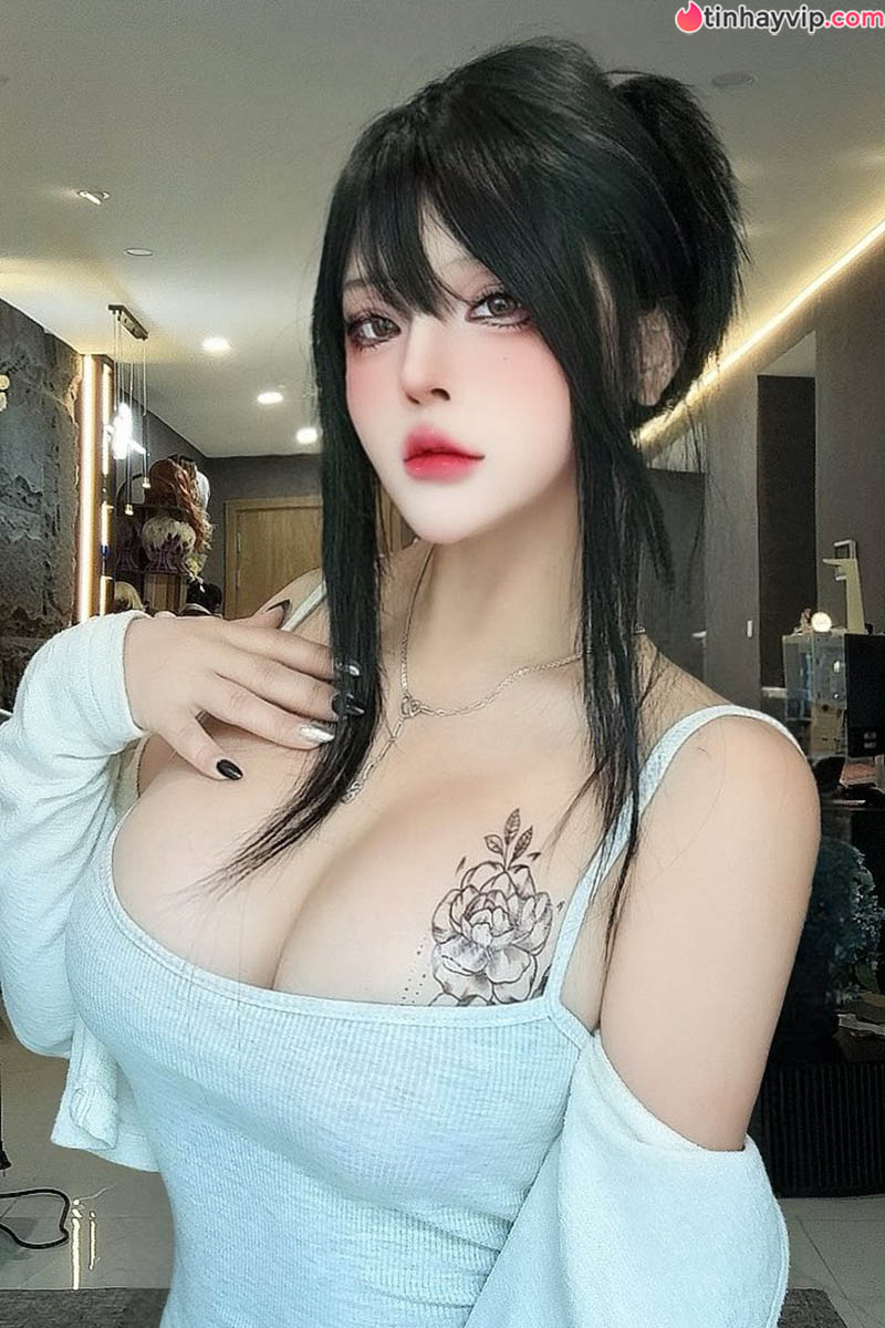 Cú lừa ngoạn mục của nữ coser khiến fan mê mệt vì chi tiết "hoang dã" này