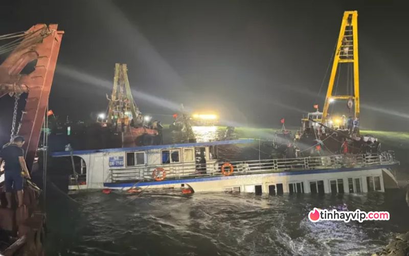 Cập nhật vụ lật tàu Vịnh Xanh 58 - 4 nạn nhân vẫn chưa được tìm thấy.