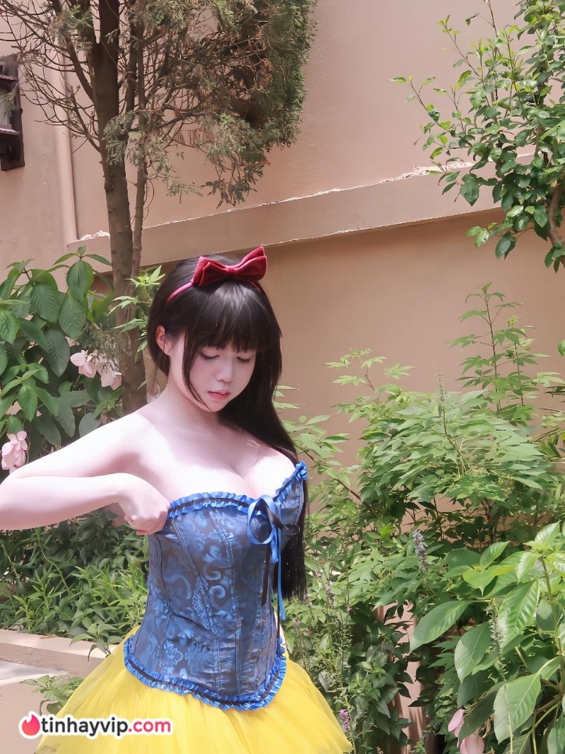 Bùi Minh Phương cosplay Bạch Tuyết