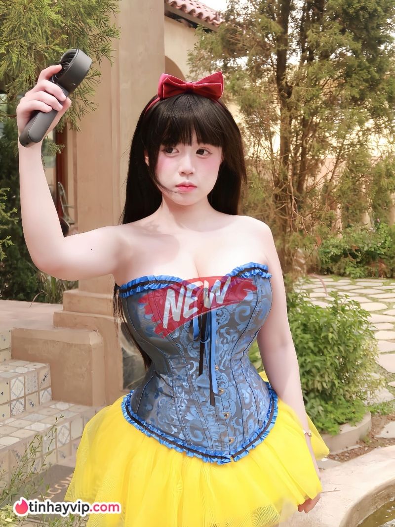 Bùi Minh Phương cosplay Bạch Tuyết