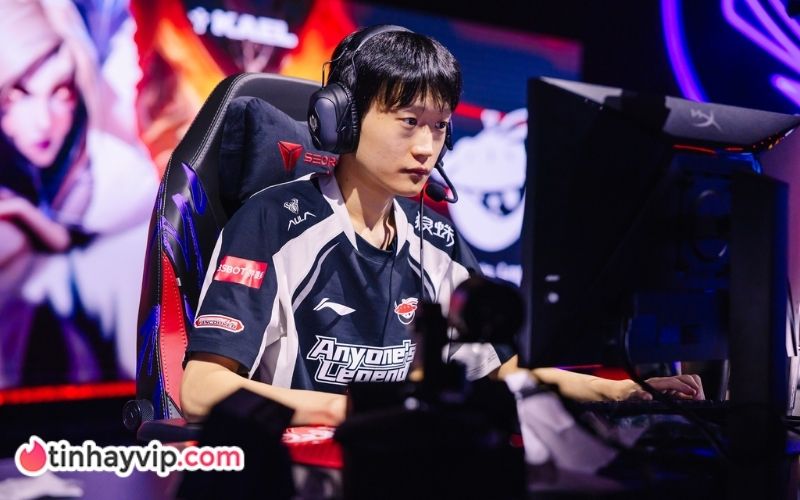 Buổi stream "vui vẻ" của các tuyển thủ LPL.