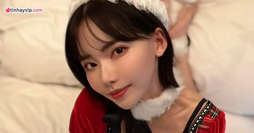 Eimi Fukada lấn sân sang cosplay với độ hot không tưởng