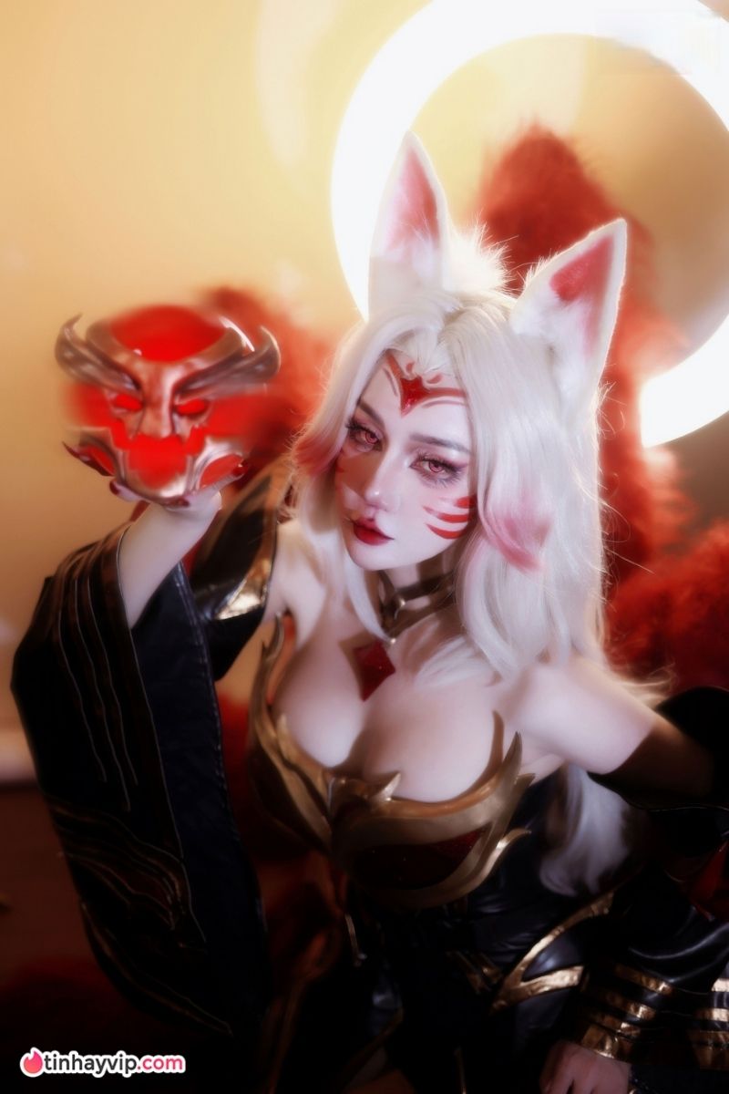 Phan Hoàng Thiên Thy cosplay Ahri "promax".