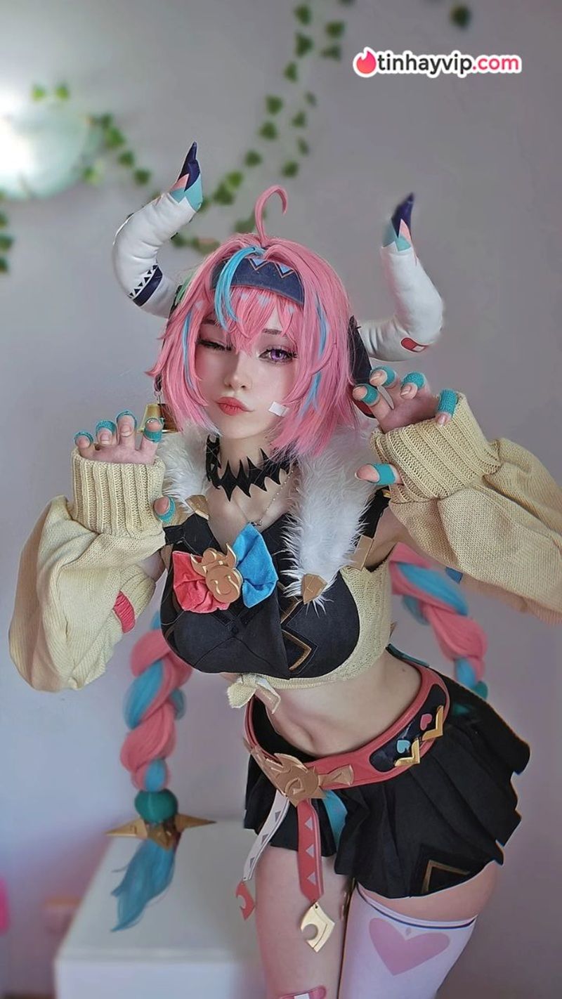 Màn cosplay Varesa đỉnh cao khiến người hâm mộ Genshin Impact phấn khích