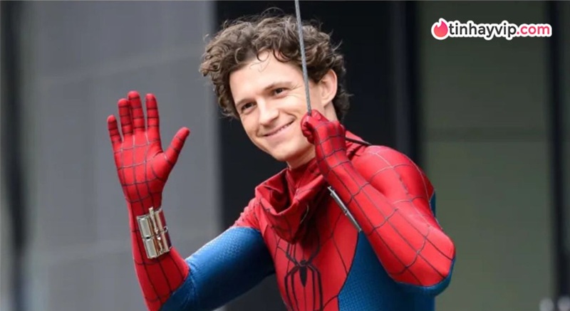 Phản ứng bất ngờ của Tom Holland sau pha chấn động não trên phim trường Spider-Man