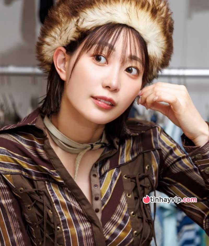 18 Akari Mitani
