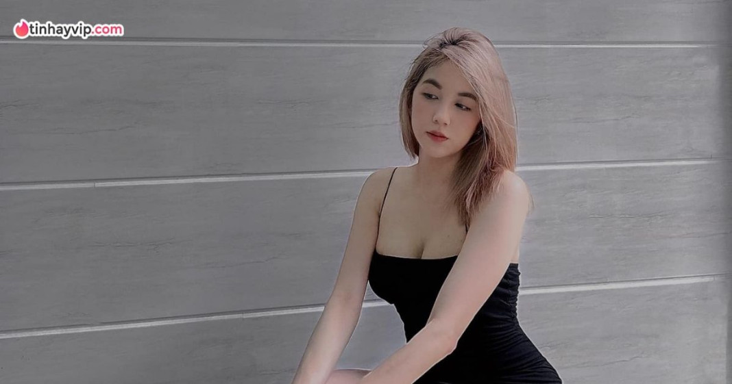 Trân Mèo khoe dáng