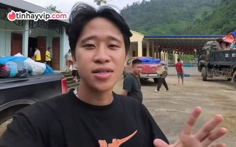 "Hà và Việt Nam" bị tạm giữ hình sự vì nghi chiếm đoạt tiền