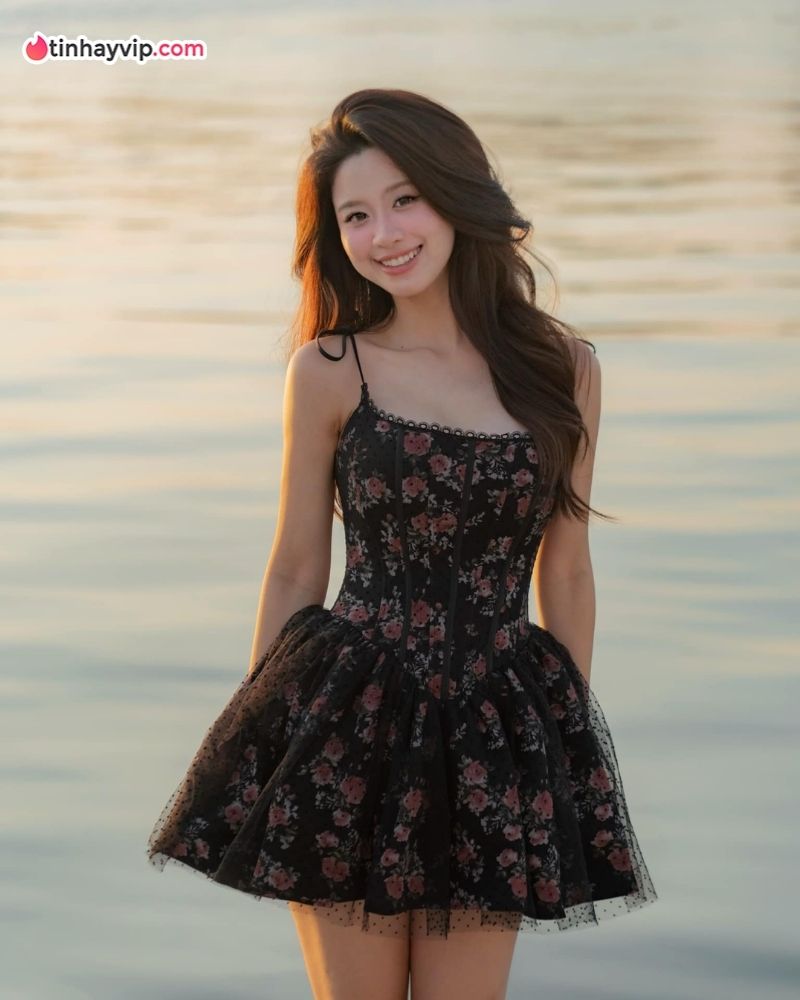 Hot girl Hàn Hằng: "biểu tượng bikini" mạng xã hội Việt Nam