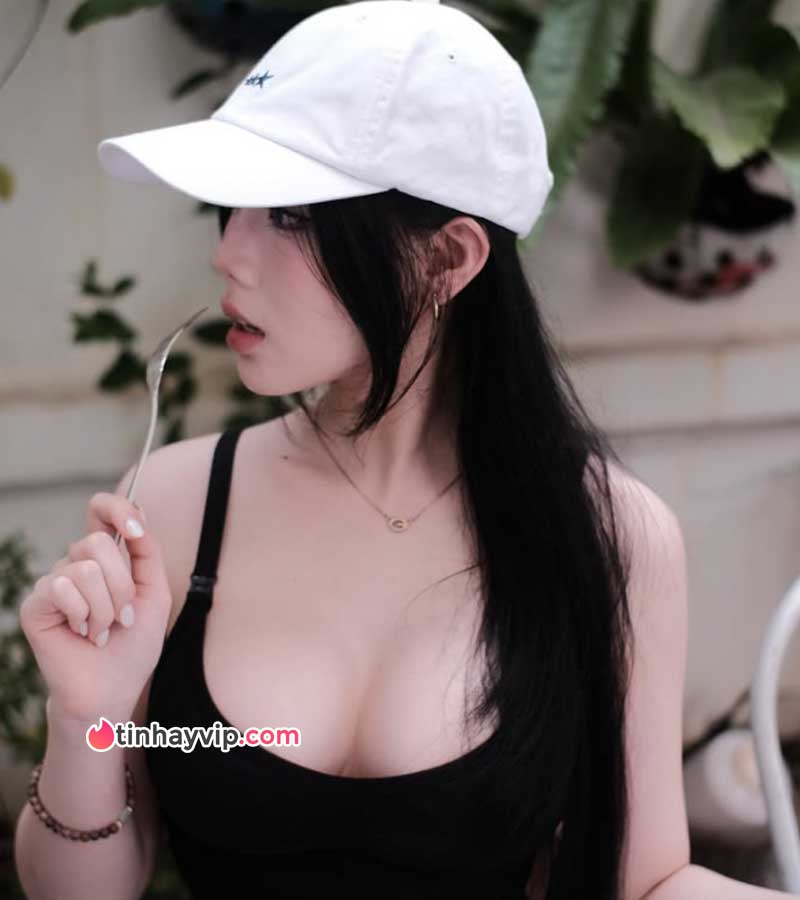 Hot girl Ka Ly khoe vòng 1 phổng phao khiến fan trố mắt Hot girl Ka Ly khoe vòng 1 phổng phao khiến fan trố mắt