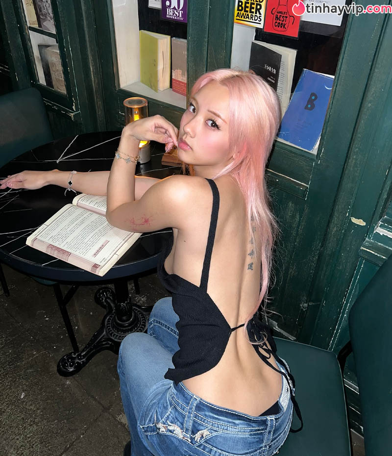 Hotgirl Vyvan Le Onlyfans thả dáng ngọt ngào