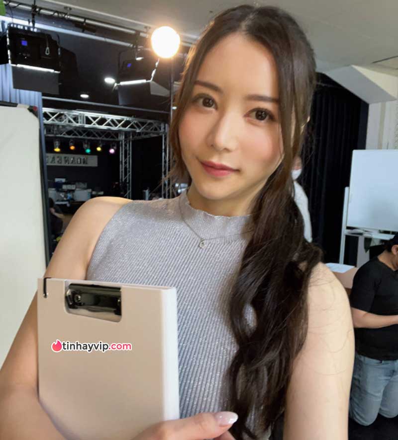 Miu Shiromine nhá hàng cảnh nóng khiến fan đứng hình Miu Shiromine nhá hàng cảnh nóng khiến fan đứng hình