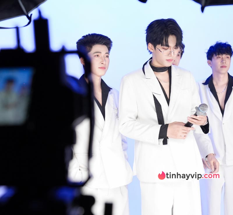 Lừa làm Idol Live TikTok rồi ép bán ảnh nóng, clip nóng, đi khách Lừa làm Idol Live TikTok rồi ép bán ảnh nóng, clip nóng