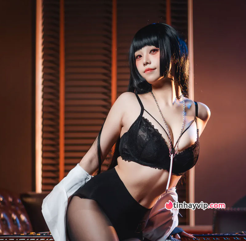 Meeu cosplay Yumeko Jabami lộ cặp loa phổng phao