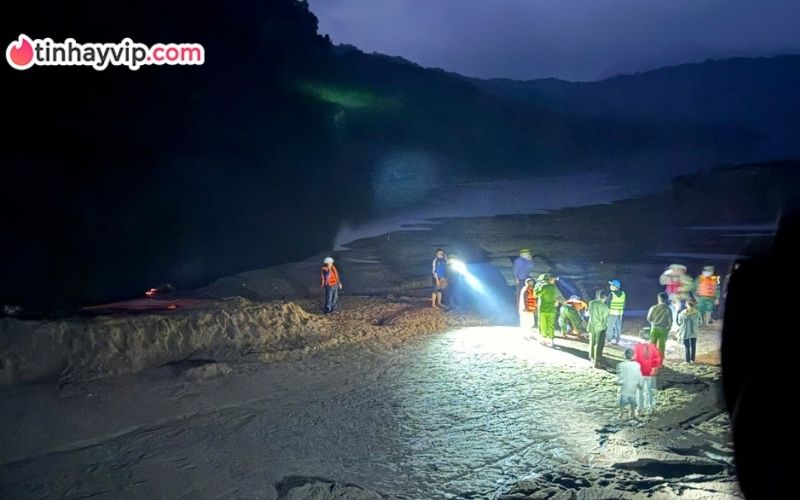 Tài xế container bị lũ cuốn trôi ở Quảng Trị được tìm thấy