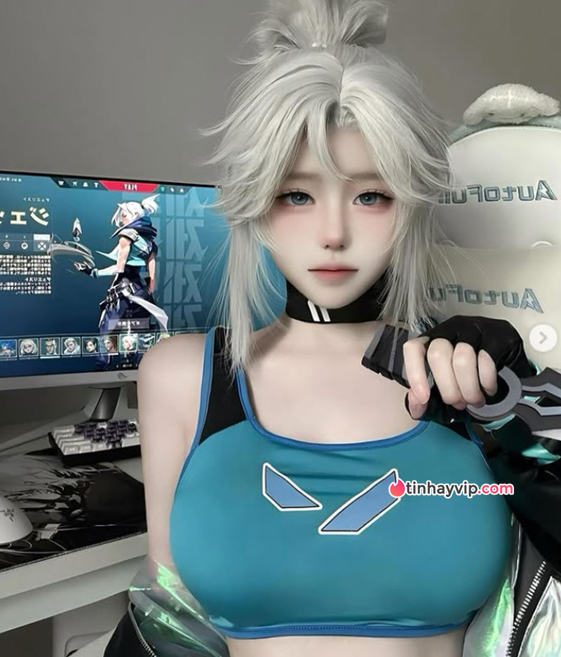 Đẹp hơn bản gốc Kuroneko cosplay khiến netizen trố mắt