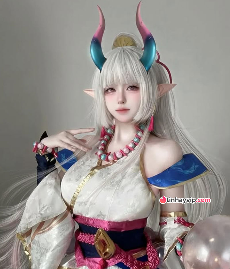 Đẹp hơn bản gốc Kuroneko cosplay khiến netizen trố mắt