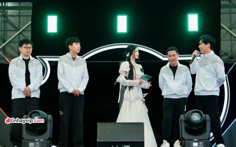 Drama sau fan meeting T1: Mai Dora, Văn Tùng và Thầy Giáo Ba lên tiếng
