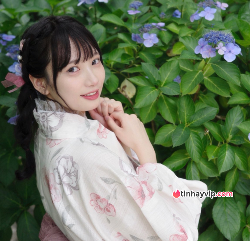 Sakakibara Moe bật khóc trong trải nghiệm tập thể đầu tiên