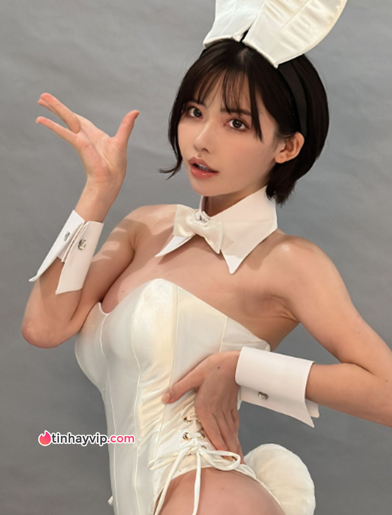 Eimi Fukada bức xúc vì bạn diễn cố kéo dài cảnh nóng