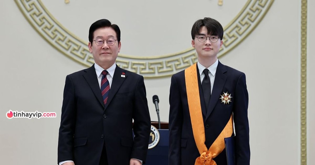 Faker được Tổng thống Hàn Quốc trao huân chương Rồng Xanh
