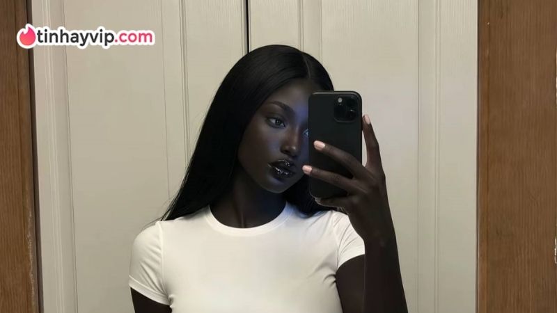 "Cô gái đẹp nhất thế giới" - Nia Noir và nghi vấn dùng AI