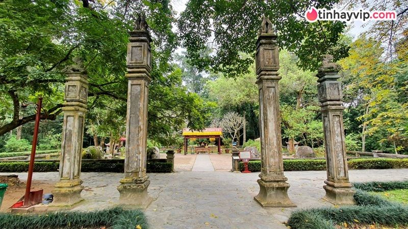 Nữ hướng dẫn viên khu di tích Lam Kinh bị đình chỉ công tác Nữ hướng dẫn viên khu di tích Lam Kinh bị đình chỉ công tác