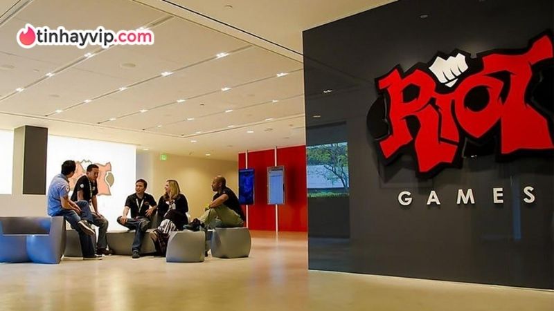 Riot Games và Tencent bị nghi ngờ "thổi phồng" số liệu người chơi Riot Games và Tencent bị nghi ngờ "bơm" số liệu người chơi