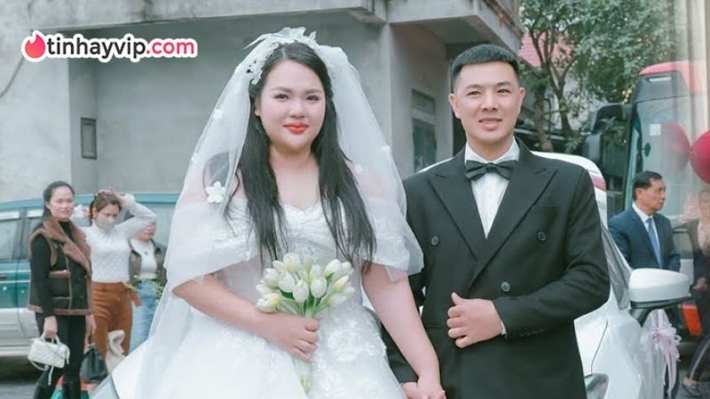 Phương Ỉn bị tạt mắm tôm trong ngày cưới