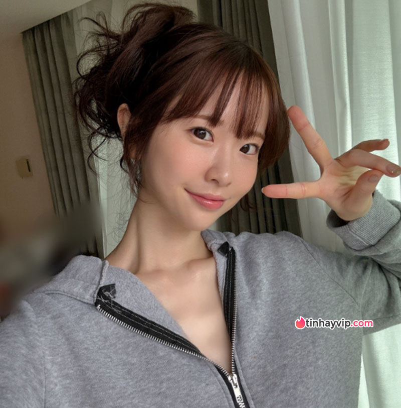 Top diễn viên JAV ăn khách nhất BookMate tháng 12/2025 24 Emika Shirakami