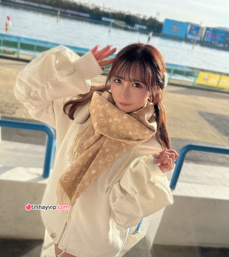 Aya Onami tự hào tuyên bố sở hữu vòng 3 đẹp nhất