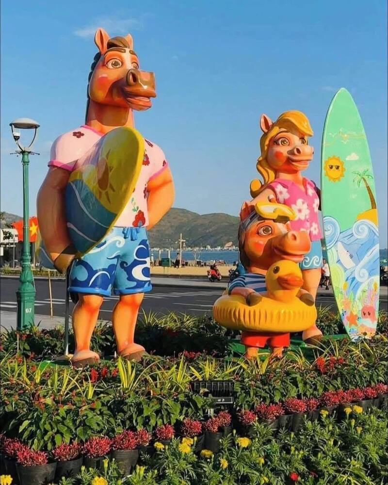 Chiêm ngưỡng dàn linh vật 2026 mã đáo thành công