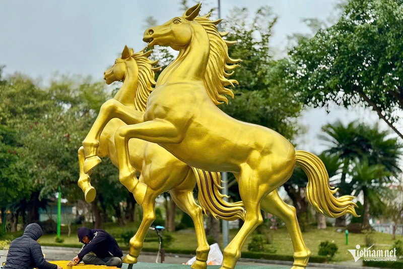 Chiêm ngưỡng dàn linh vật 2026 mã đáo thành công