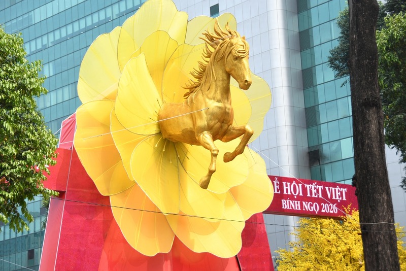 Chiêm ngưỡng dàn linh vật 2026 mã đáo thành công