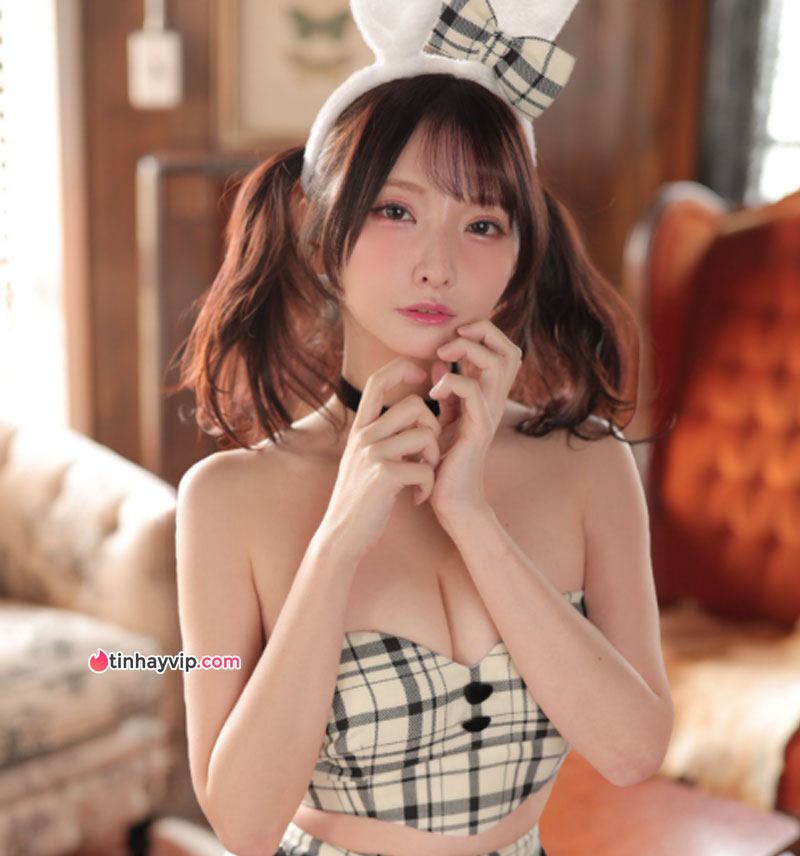 Niizuma Yuuka nàng MILF sở hữu gương mặt baby