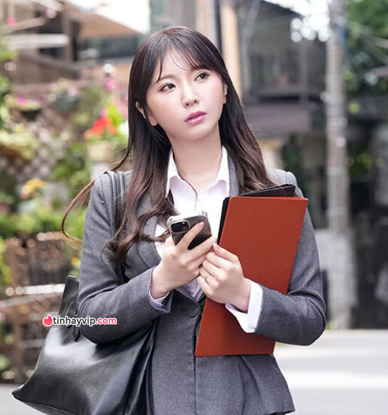 Niizuma Yuuka nàng MILF sở hữu gương mặt baby