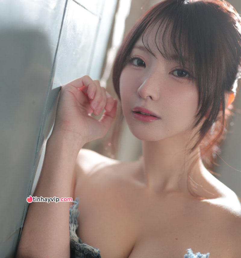 Niizuma Yuuka nàng MILF sở hữu gương mặt baby