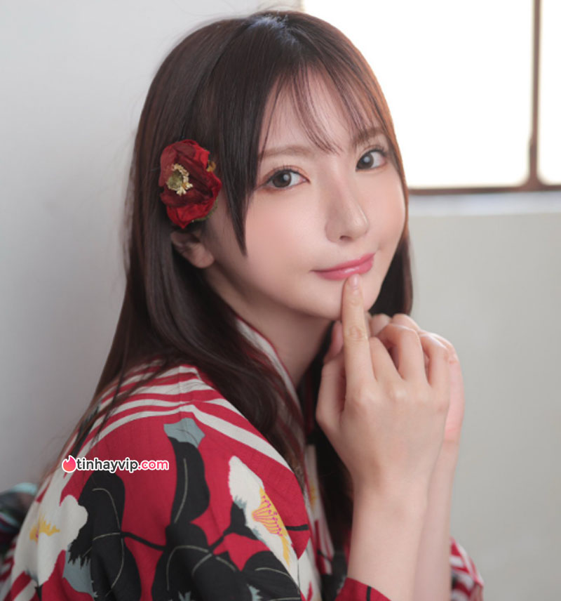 Niizuma Yuuka nàng MILF sở hữu gương mặt baby