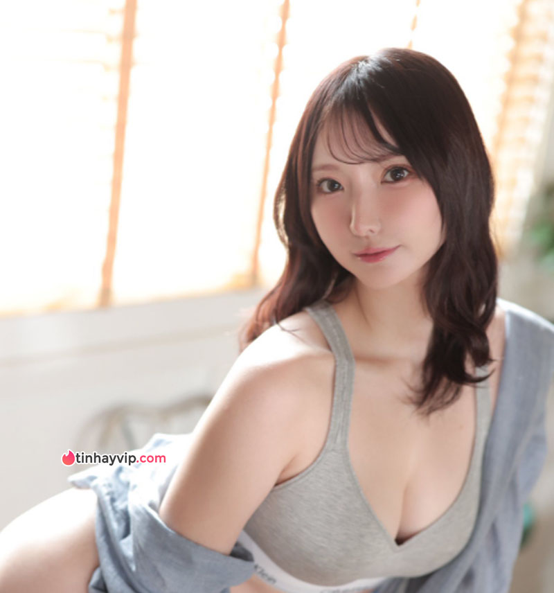 Niizuma Yuuka nàng MILF sở hữu gương mặt baby