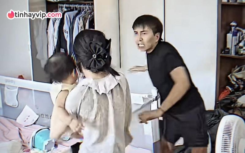 Clip TikToker hơn 600.000 followers đánh vợ và lời tố tệ bạc với vợ con Clip TikToker Thắng Phỏng đánh vợ và bị tố tệ bạc với vợ con