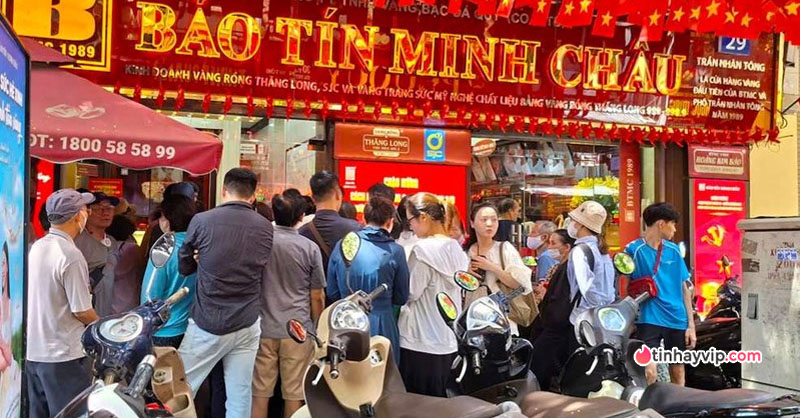 Bảo Tín Minh Châu bị điều tra: Loạt cơ sở đóng cửa khiến người mua vàng lao đao Bảo Tín Minh Châu bị điều tra: Loạt cơ sở đóng cửa khiến người mua vàng lao đao