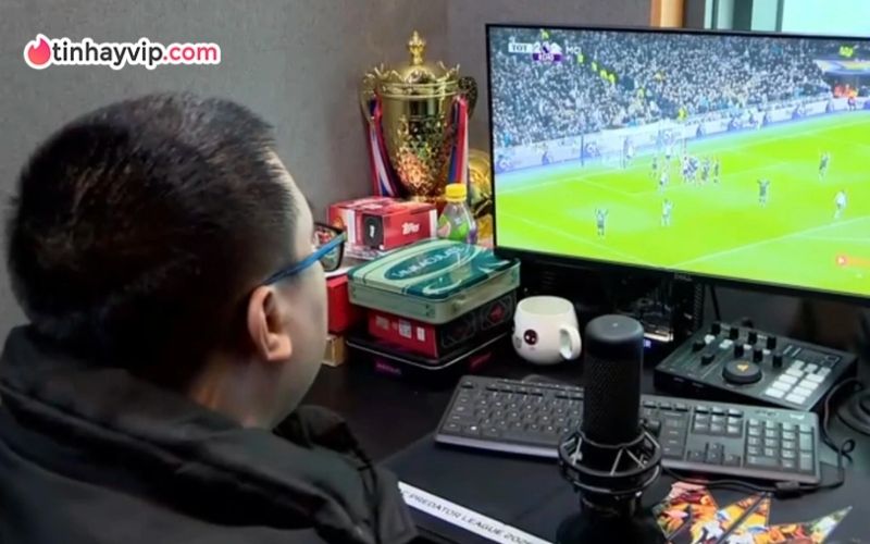 Vụ Xôi Lạc TV chưa hạ nhiệt, netizen so sánh chất lượng BLV