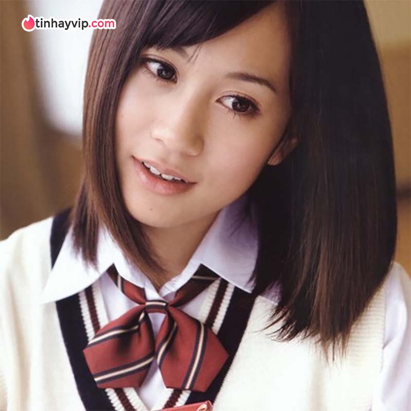 Cựu thành viên AKB48 Atsuko Maeda để lộ lông vùng kín