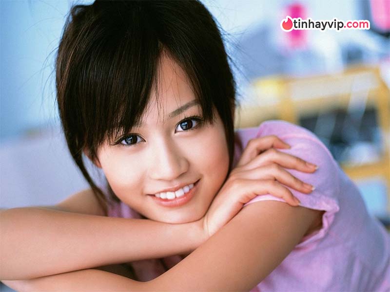 Cựu thành viên AKB48 Atsuko Maeda để lộ lông vùng kín